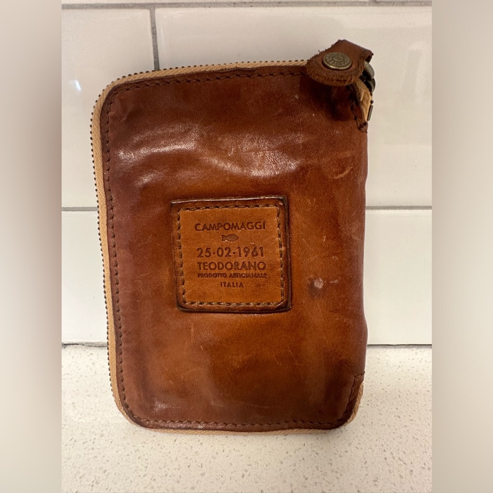 Campomaggi Small zip around wallet in cognac leather brown